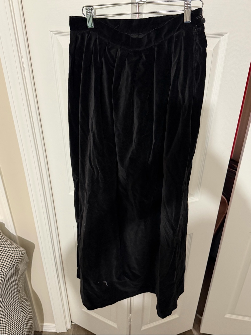 Vintage Black Velvet Maxi Skirt - Elegant Women's Skirt 14